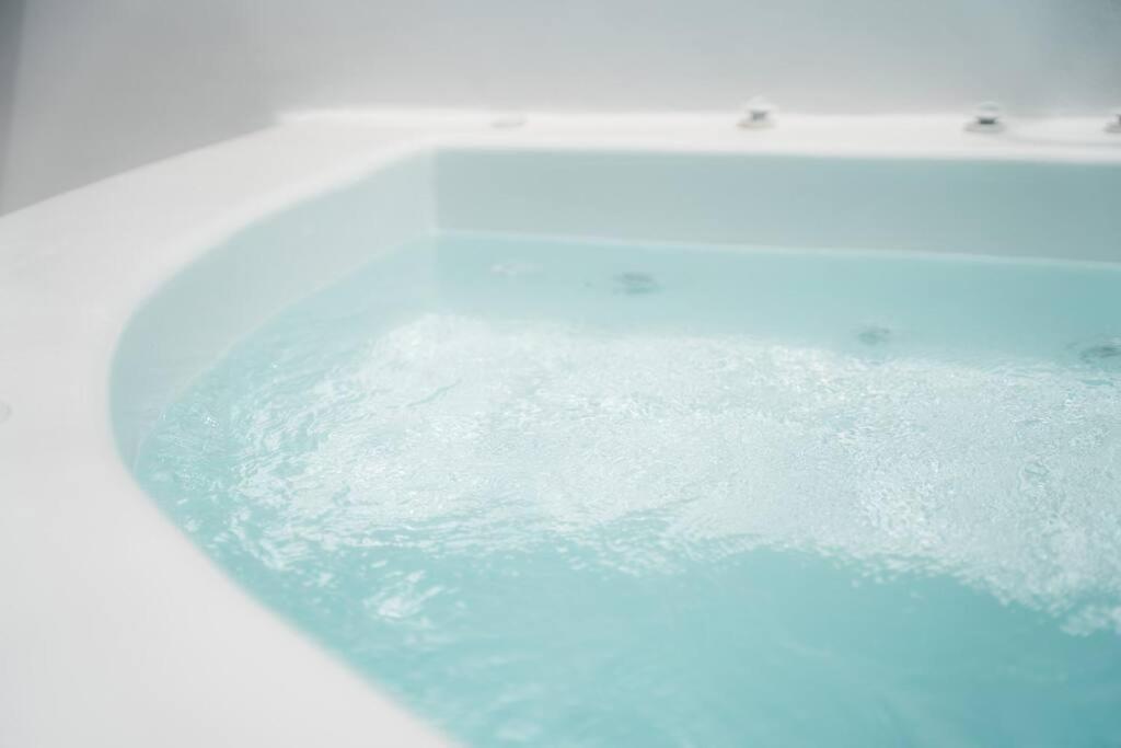 Akri Santorini With Heated Jacuzzi Villa Emporio  Dış mekan fotoğraf