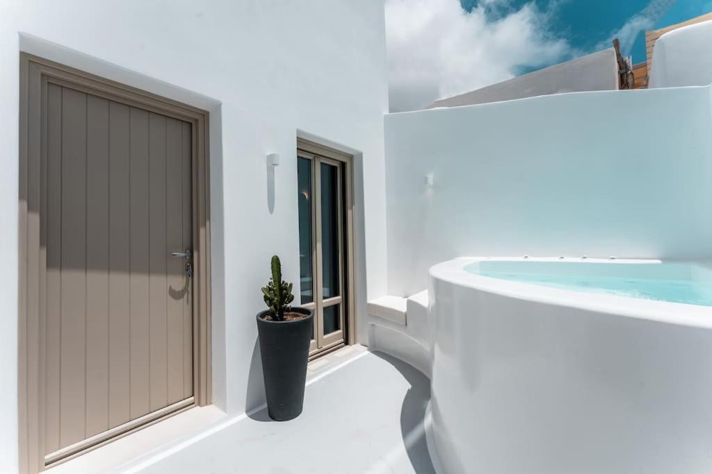 Akri Santorini With Heated Jacuzzi Villa Emporio  Dış mekan fotoğraf